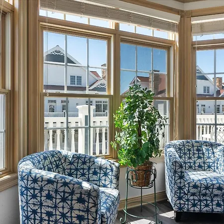 A Glorious Getaway Sheboygan - Blue Harbor Condo